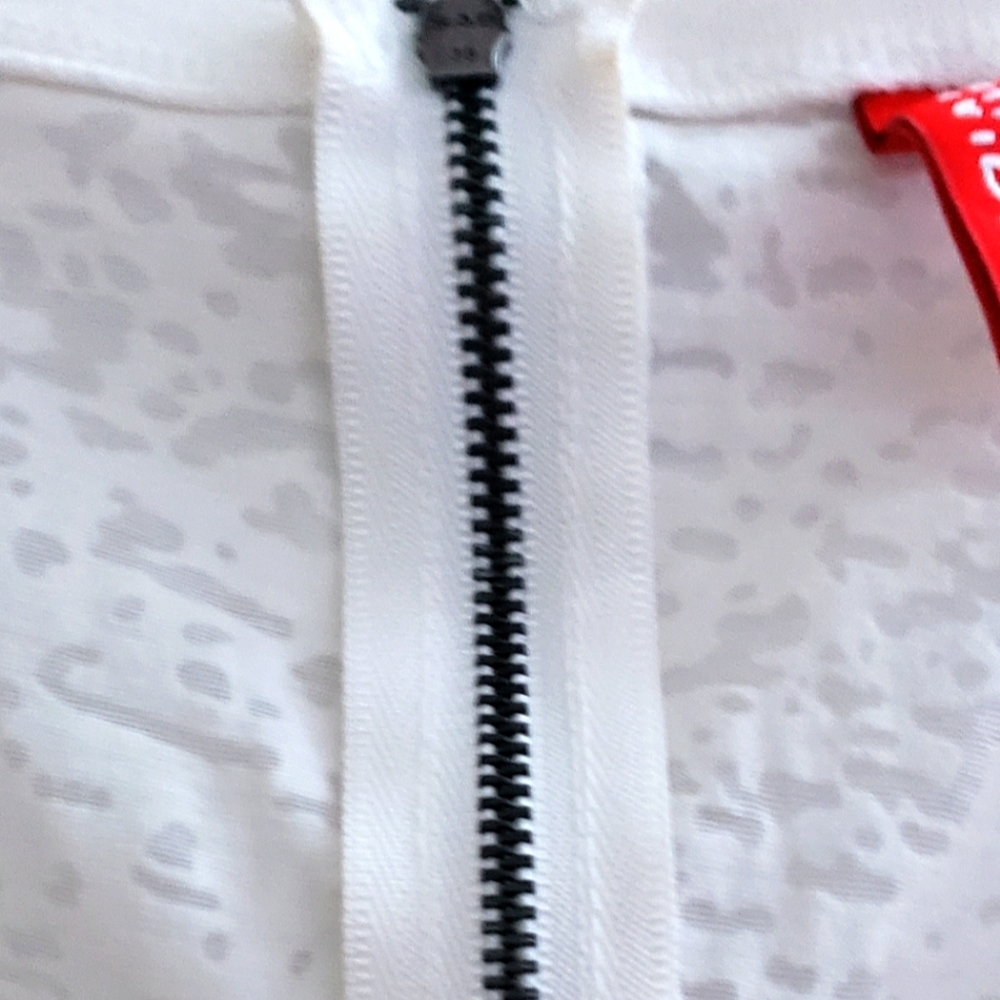 H&M  White Short Top With Peace Logo - Picture 4 of 8